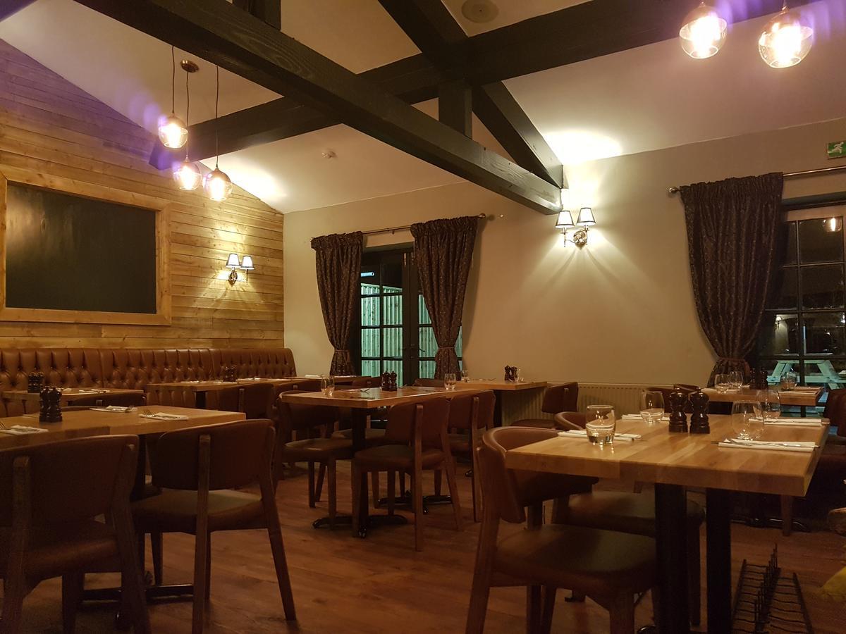 The Angel Inn Warminster Ngoại thất bức ảnh